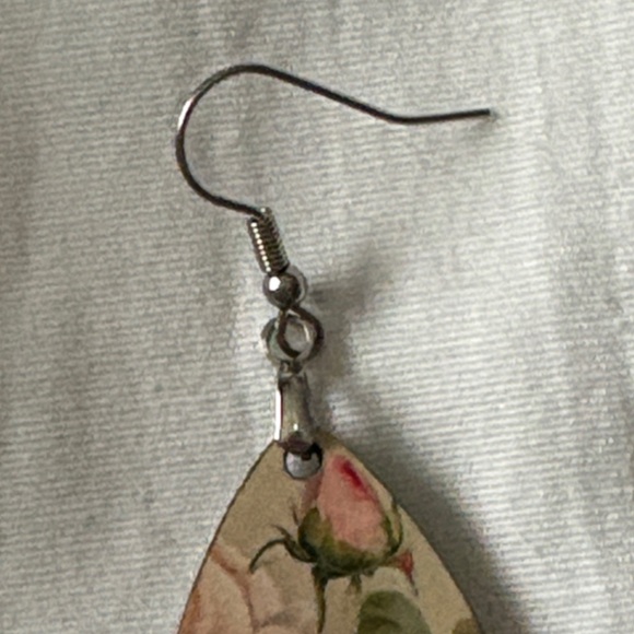 Pink rose earring - Picture 4 of 6